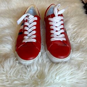 Red Tommy Hilfiger sneakers. 8 1/2. Excellent